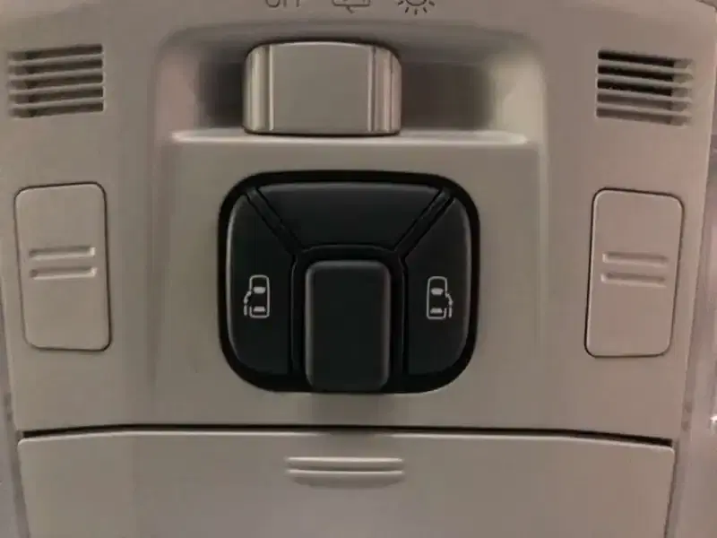 TOYOTA VELLFIRE HYBRID ZR 4WD Image 7