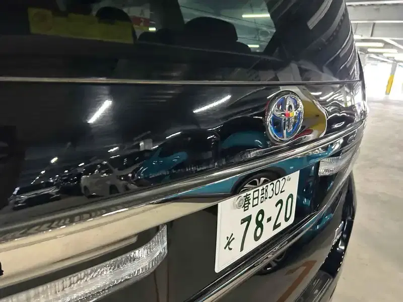 TOYOTA VELLFIRE HYBRID ZR 4WD Image 18