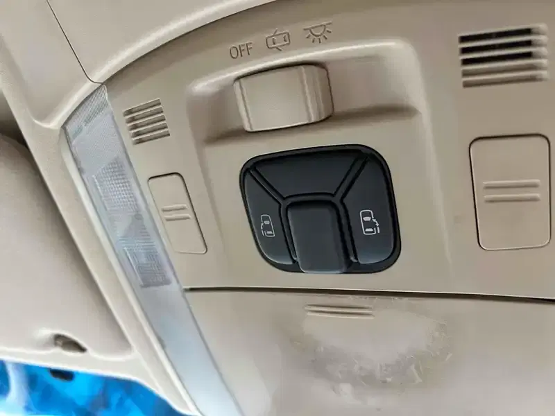 TOYOTA ALPHARD HYBRID X 4WD Image 13