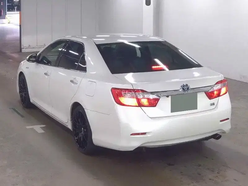TOYOTA CAMRY 4D HYBRID Image 2