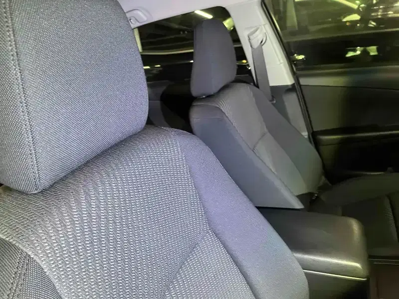 TOYOTA CAMRY 4D HYBRID G PACKAGE Image 4