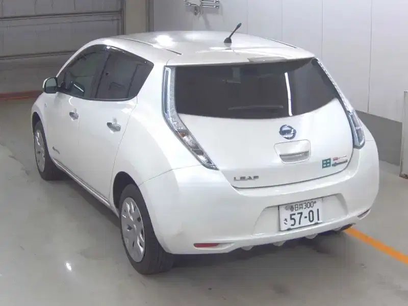 NISSAN LEAF S Image 2