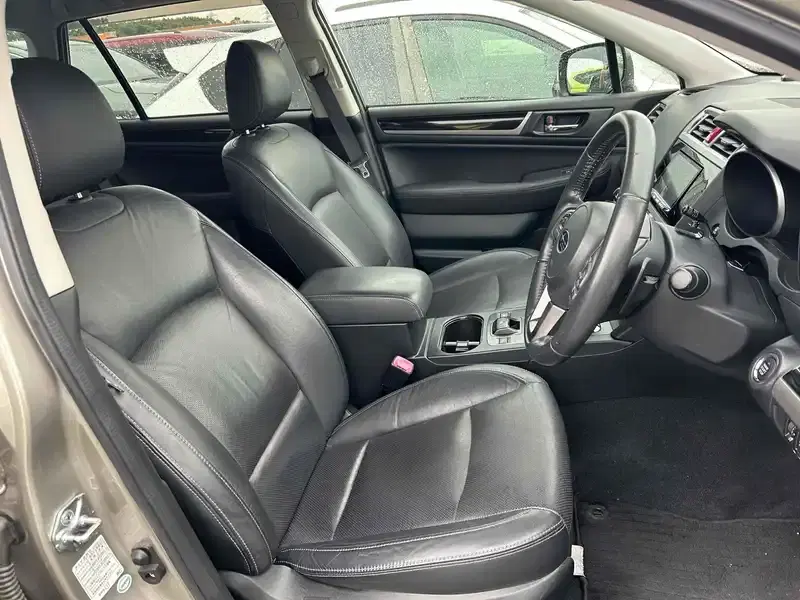 SUBARU LEGACY OUTBACK LIMITED 4WD Image 6