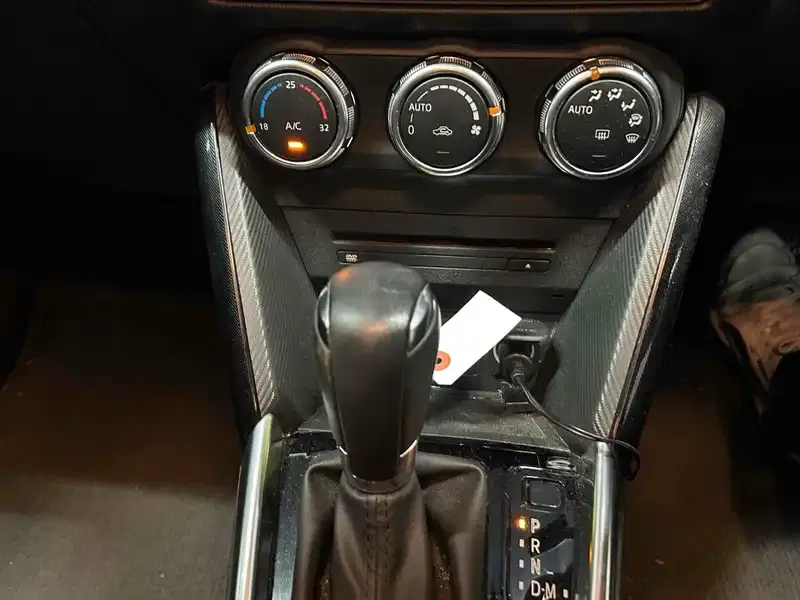 MAZDA DEMIO 13S Image 11