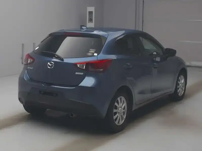 MAZDA DEMIO 13 S TOURING Image 2