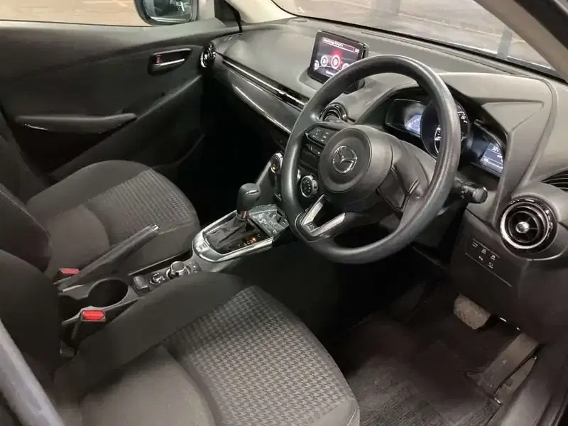 MAZDA DEMIO 15S Image 5