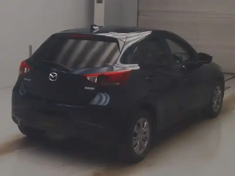 MAZDA DEMIO 15S Image 4