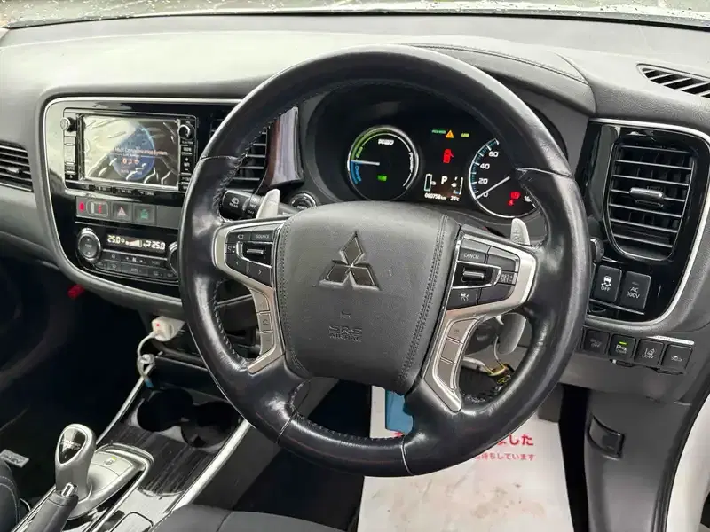 MITSUBISHI OUTLANDER PHEV 4WD G NAVI PACKAGE Image 6