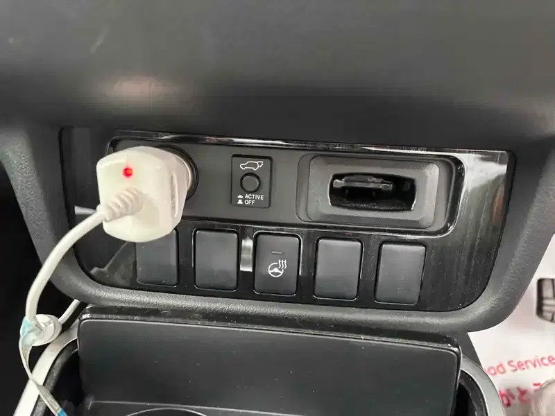 MITSUBISHI OUTLANDER PHEV 4WD G NAVI PACKAGE Image 10