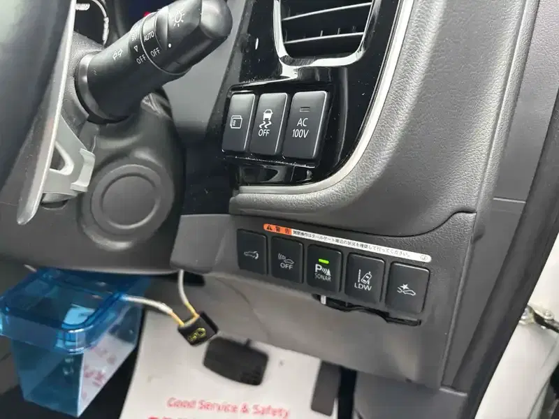 MITSUBISHI OUTLANDER PHEV 4WD G NAVI PACKAGE Image 7