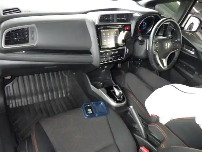 HONDA FIT HYBRID S PACKAGE Image 3