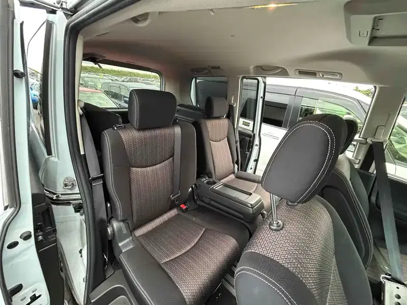 NISSAN SERENA S-HV ADVANCED SAFTY P Image 10