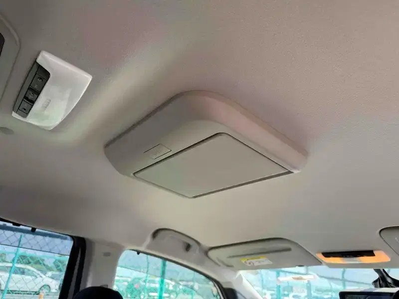 NISSAN SERENA E-POWER HIGHWAY STAR V Image 11