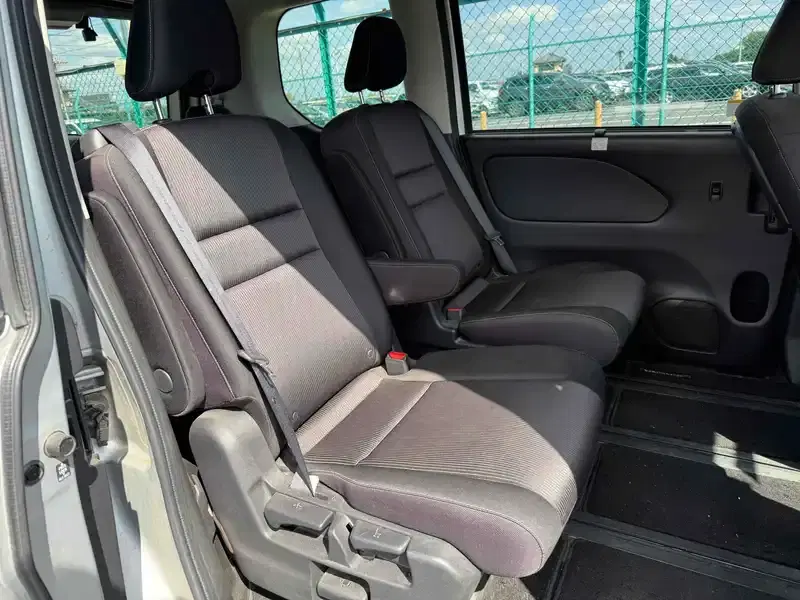 NISSAN SERENA E-POWER HIGHWAY STAR V Image 10