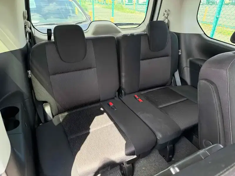 NISSAN SERENA E-POWER HIGHWAY STAR V Image 12
