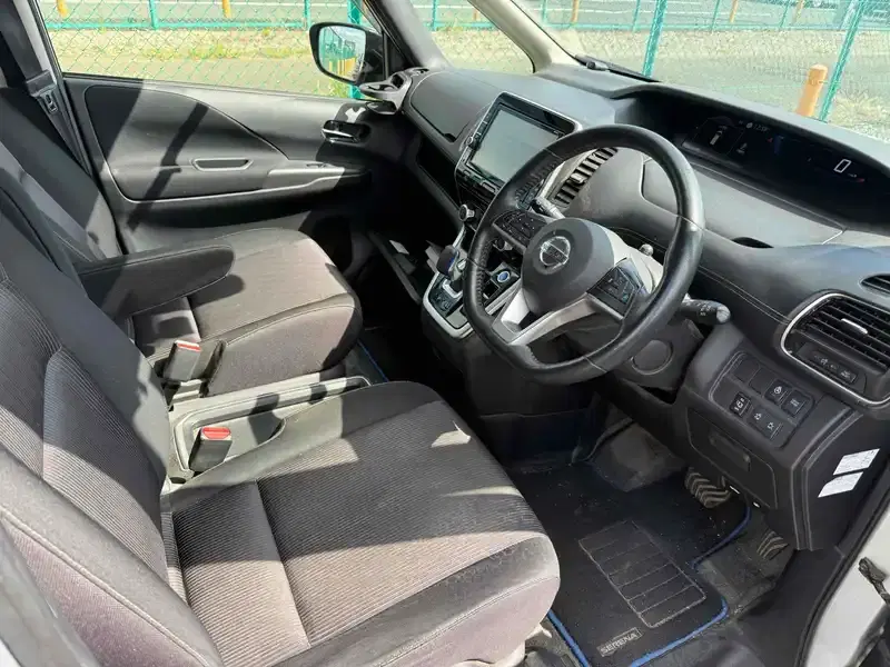 NISSAN SERENA E-POWER HIGHWAY STAR V Image 3