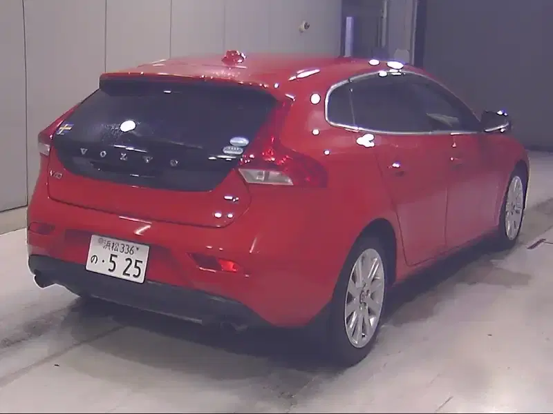 VOLVO V40 T4SE Image 2