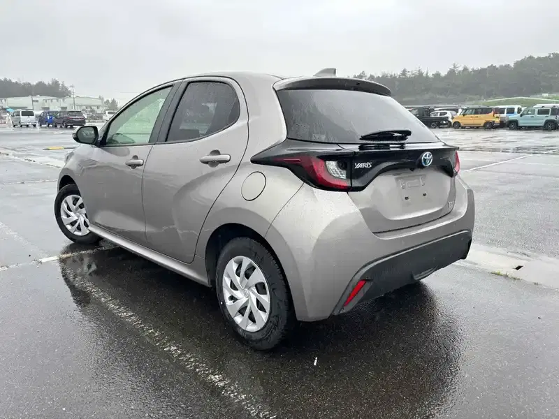 TOYOTA YARIS HYBRID X Image 2