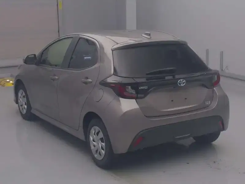 TOYOTA YARIS HYBRID X Image 7