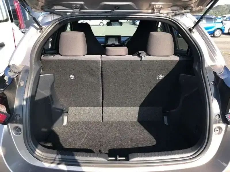 TOYOTA YARIS HYBRID X Image 9