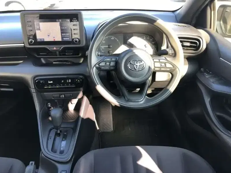 TOYOTA YARIS HYBRID X Image 8