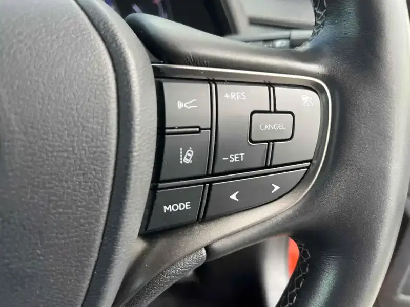 LEXUS UX UX250H VERSION L Image 21