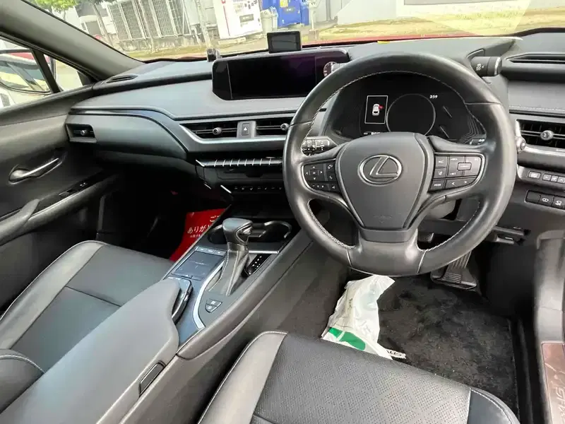 LEXUS UX UX250H VERSION L Image 12