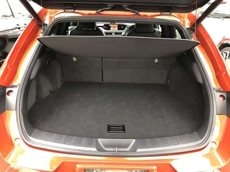 LEXUS UX UX250H VERSION L Image 9
