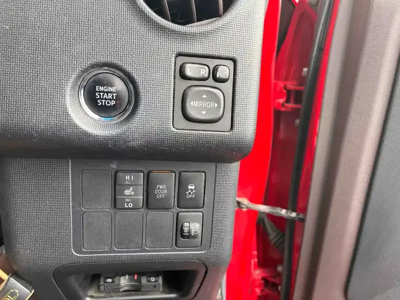 TOYOTA PORTE 4D G Image 11
