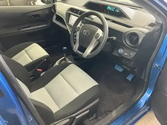 TOYOTA AQUA S Image 5