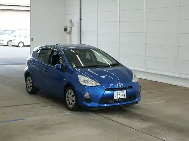 TOYOTA AQUA S Image 3