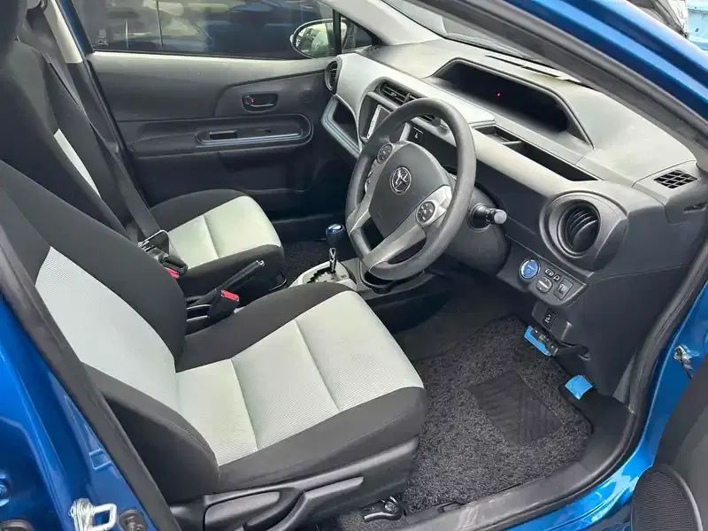 TOYOTA AQUA S Image 9