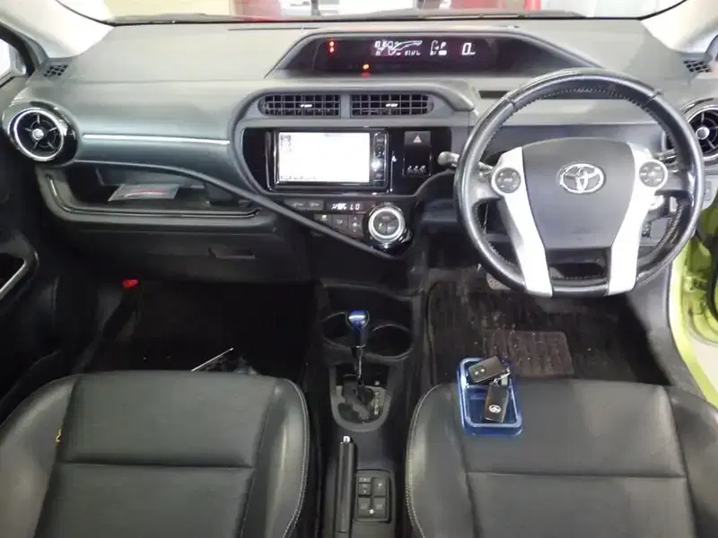 TOYOTA AQUA G BLACK SOFT LEATHER SELECTION Image 5