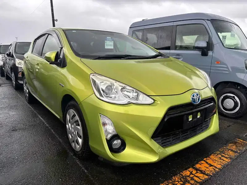 2015 Toyota AQUA 88,000 km