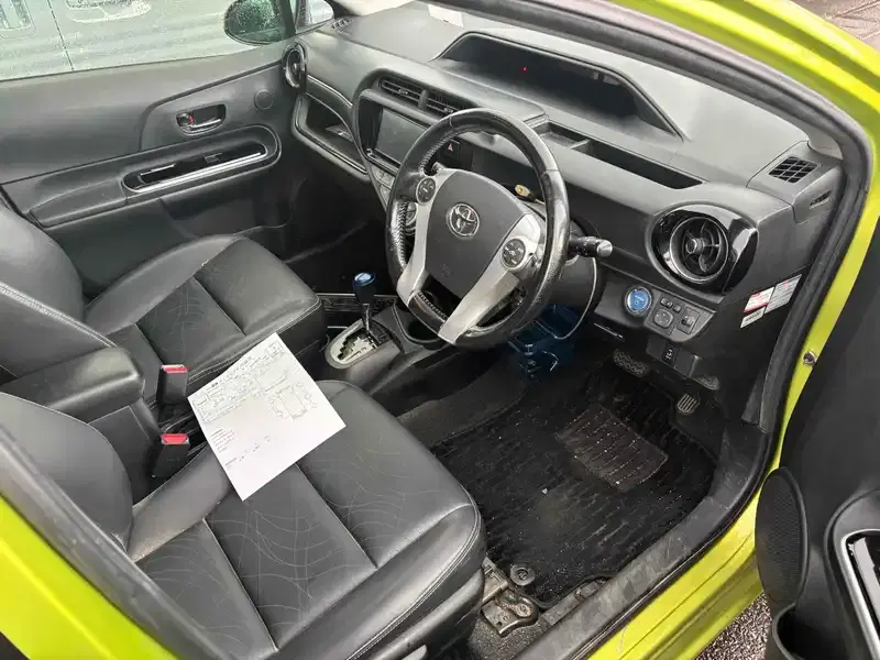 TOYOTA AQUA G BLACK SOFT LEATHER SELECTION Image 9