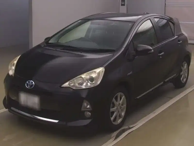 TOYOTA AQUA G BLACK LEATHER  Image 3