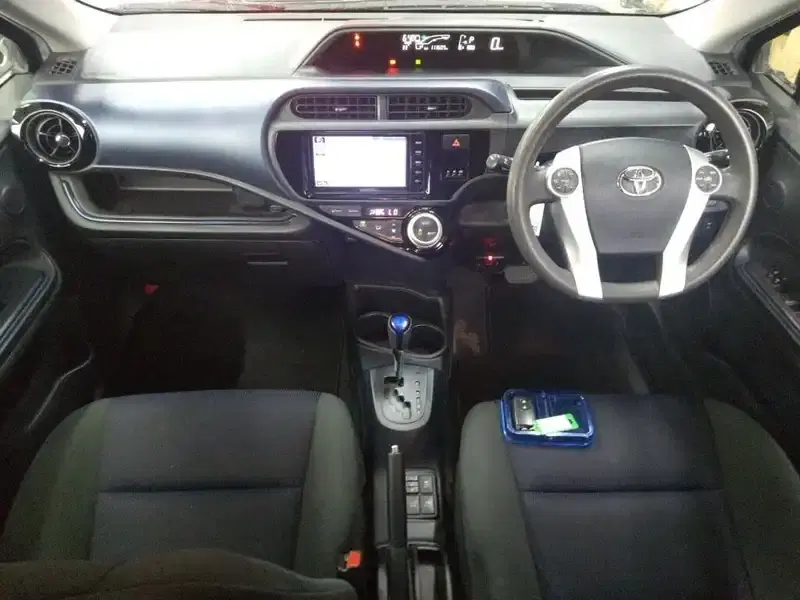 TOYOTA AQUA S Image 3