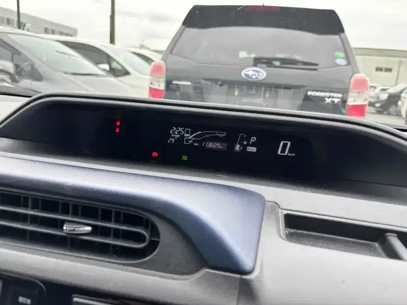 TOYOTA AQUA S Image 12