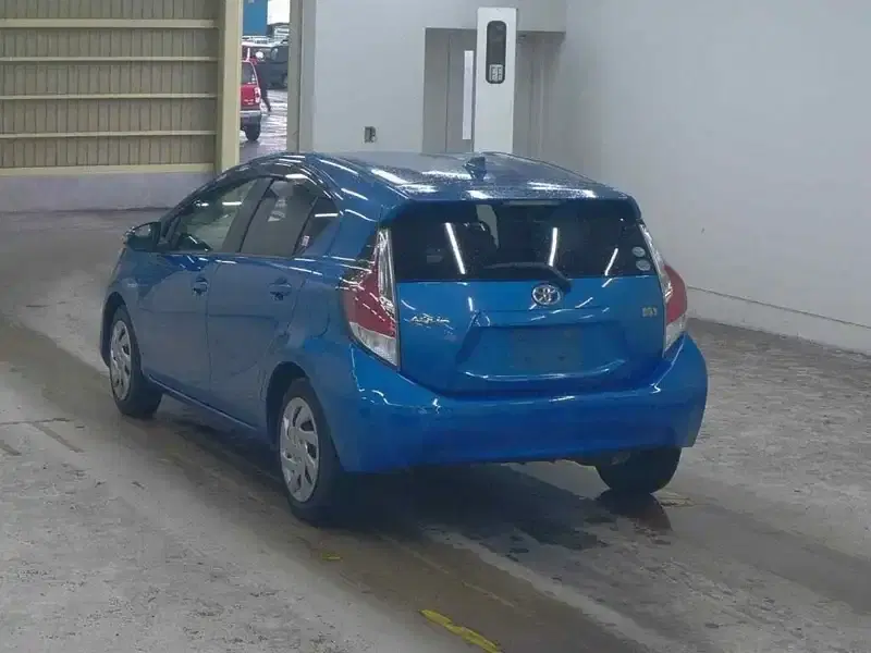 TOYOTA AQUA S Image 2