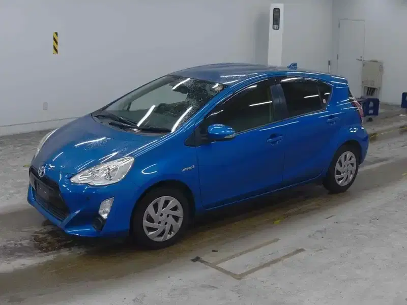 TOYOTA AQUA S Image 4