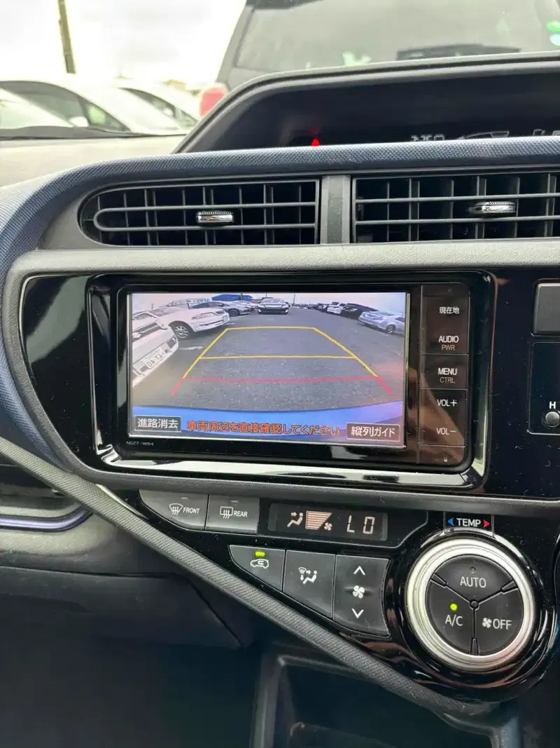 TOYOTA AQUA S Image 11