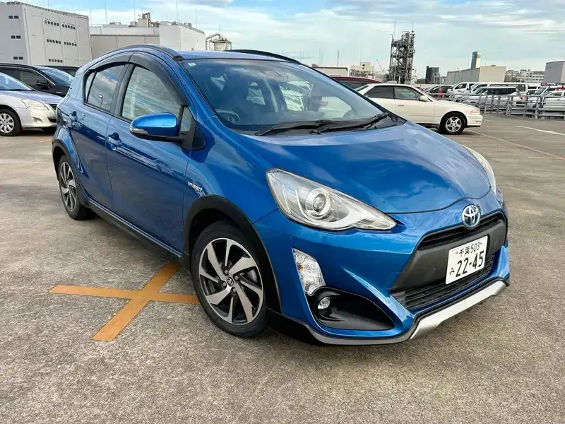 2016 Toyota AQUA 105,000 km