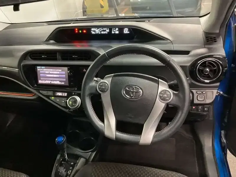 TOYOTA AQUA X-URBUN Image 8