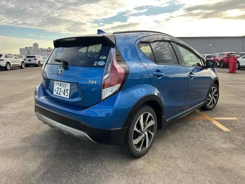 TOYOTA AQUA X-URBUN Image 2
