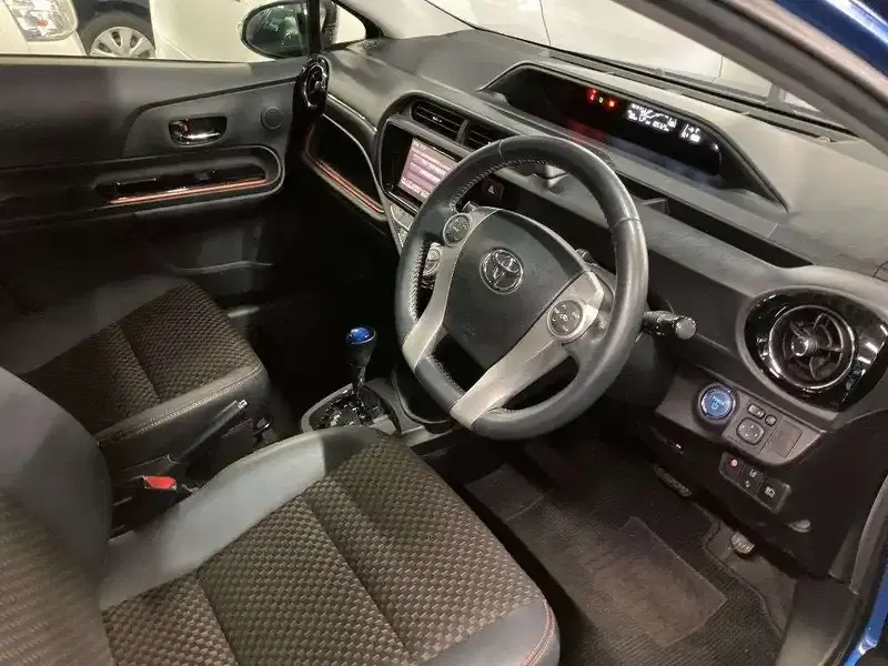 TOYOTA AQUA X-URBUN Image 5