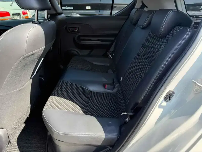 TOYOTA AQUA X-URBAN SOLID Image 10