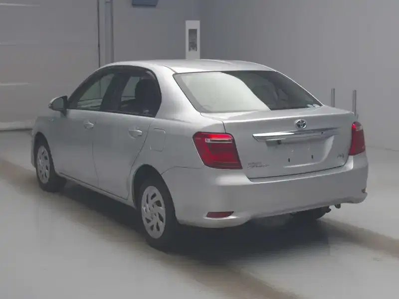 TOYOTA COROLLA AXIO HYBRID Image 7