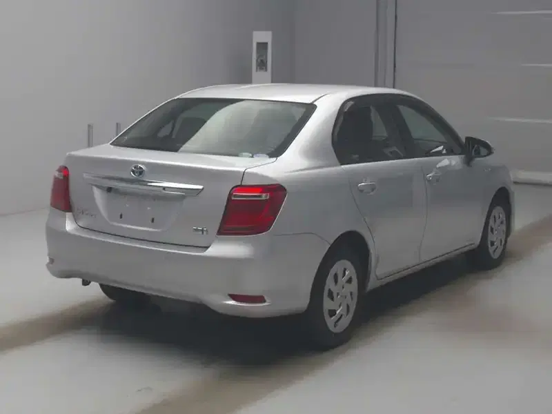 TOYOTA COROLLA AXIO HYBRID Image 4