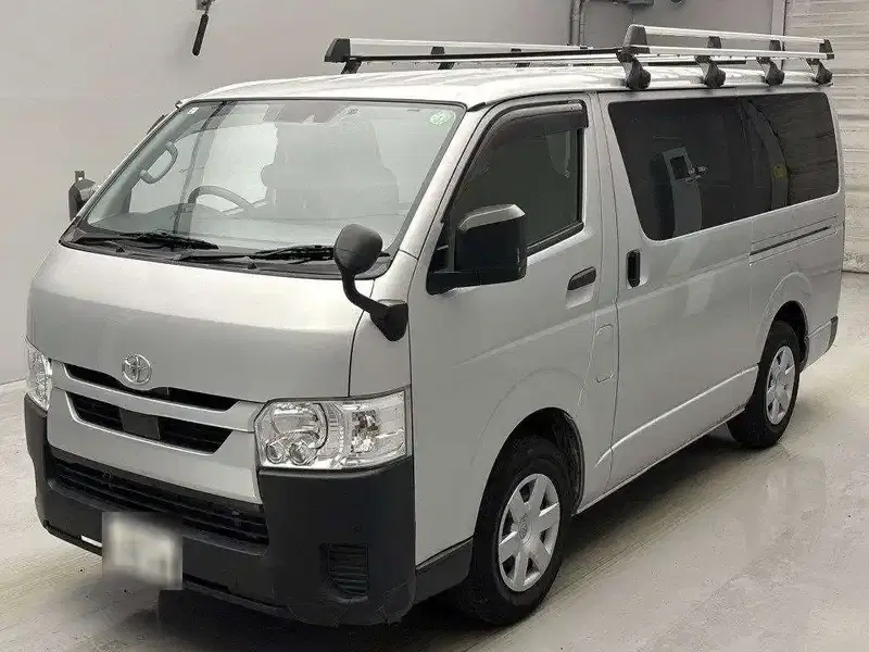 2022 Toyota HIACE 36,000 km