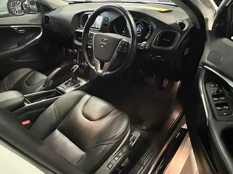 VOLVO V40 V40 T4 SE Image 6